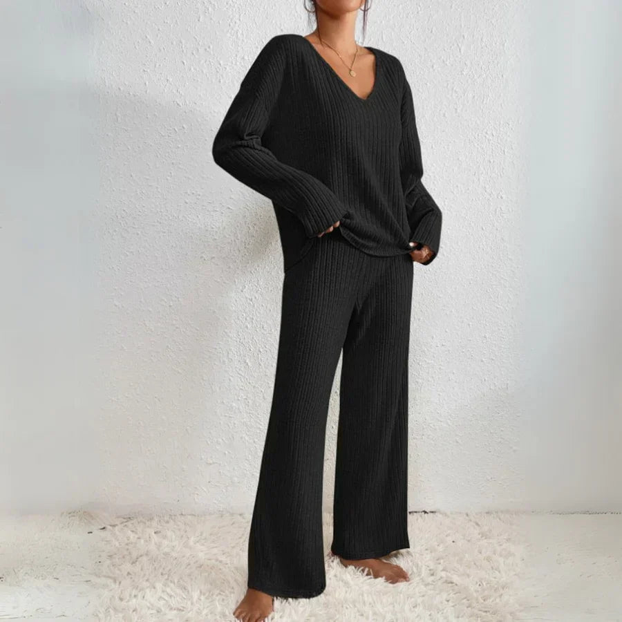 Elara | Two-Piece Suit With Straight Trousers and V-Neck Top